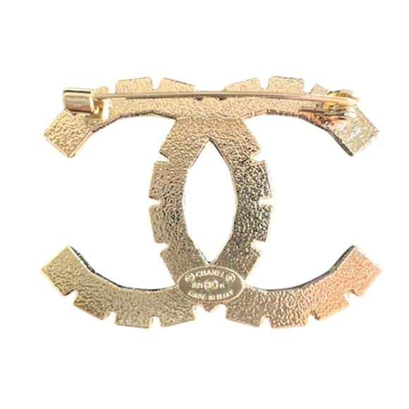 Chanel Gold Interlocking Brilliant Crystal Brooch Winter Act II 2021 (CCXX020) - Picture 4 of 5